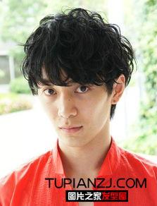 烫头男生发型图片,解锁时尚新潮流